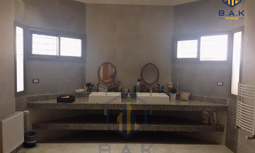 Villa for sale with terrace