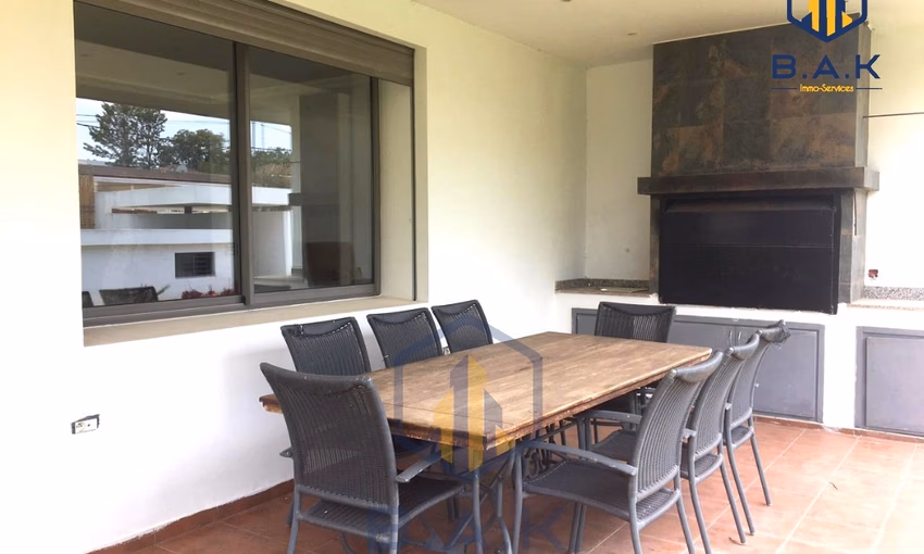 Villa for sale with terrace