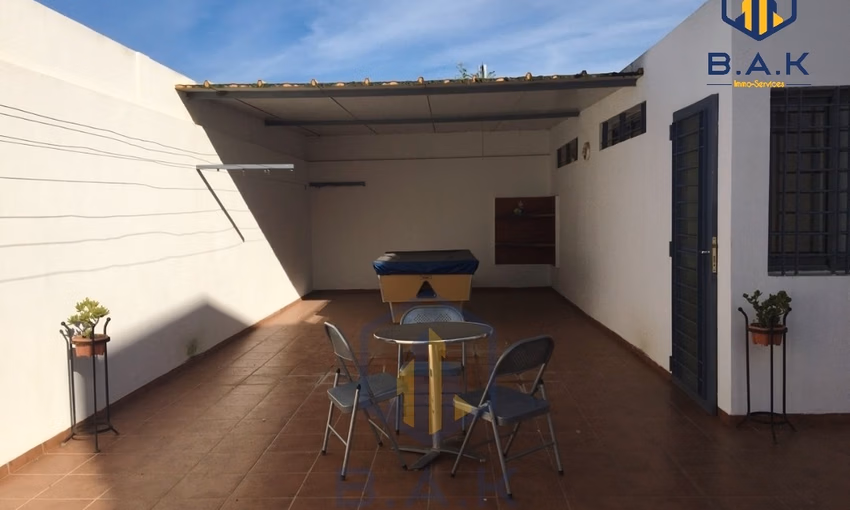 Villa for sale with terrace