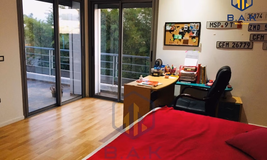 Villa for sale with terrace