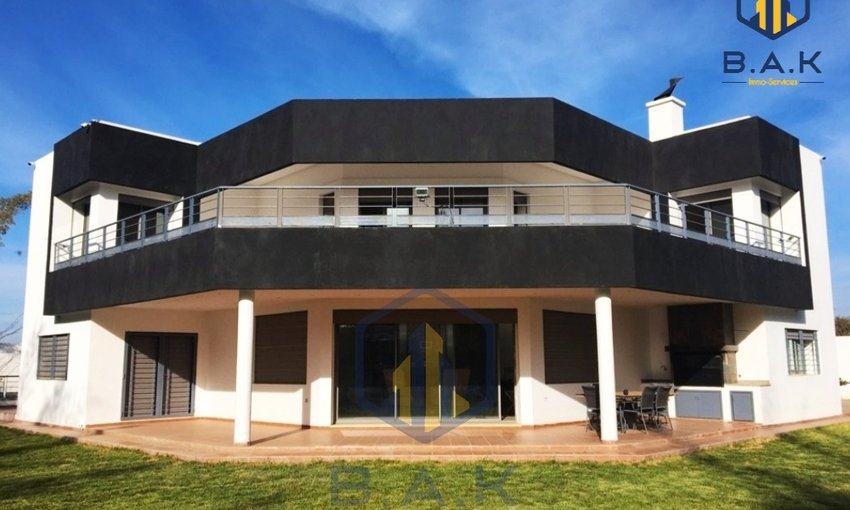 Villa for sale with terrace - view 2