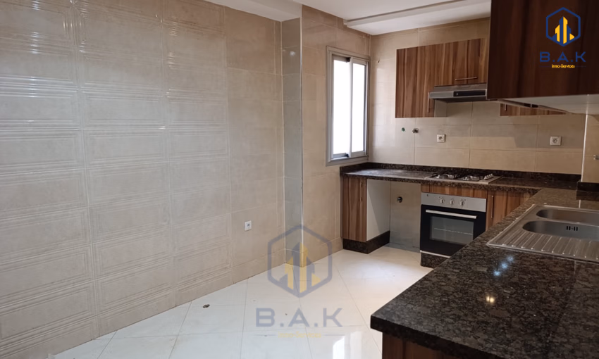 شقة للإيجار في الطابق الثالث