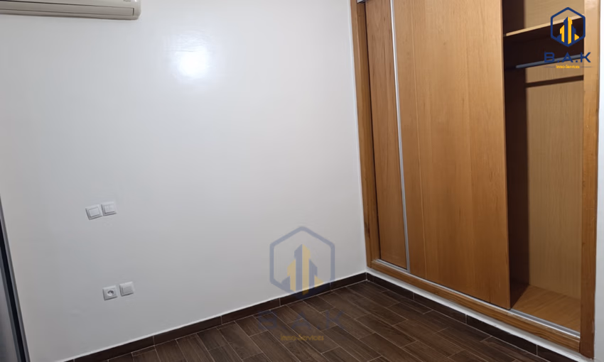 شقة للإيجار في الطابق الثالث