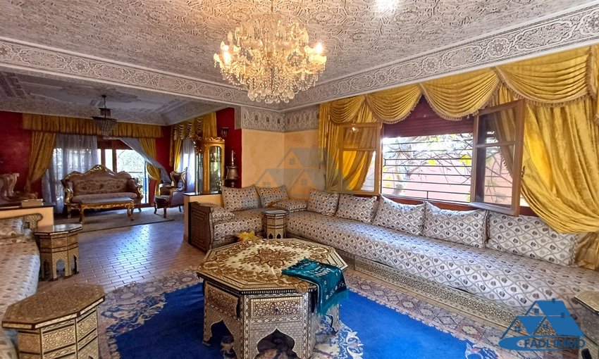 Villa for sale with terrace