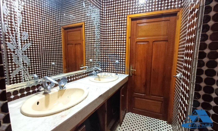 Villa for sale with terrace - view 4
