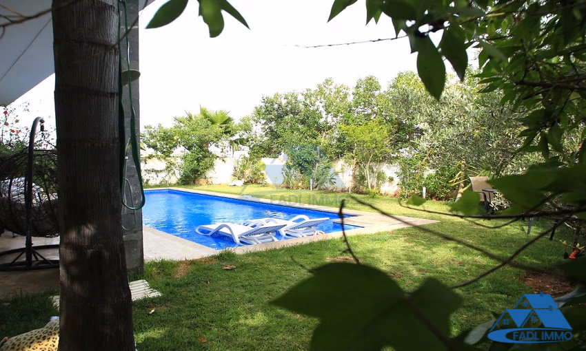 فيلا للبيع مع مسبح فيلا للبيع مع مسبح