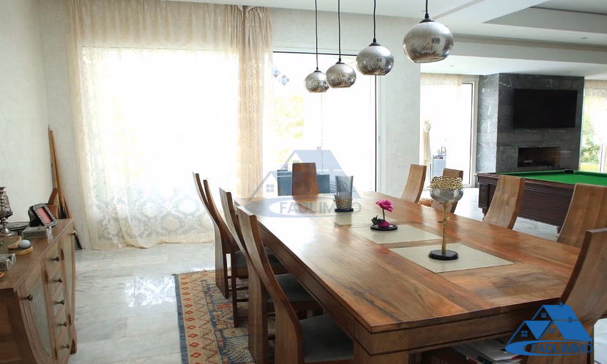 فيلا للبيع مع مسبح فيلا للبيع مع مسبح