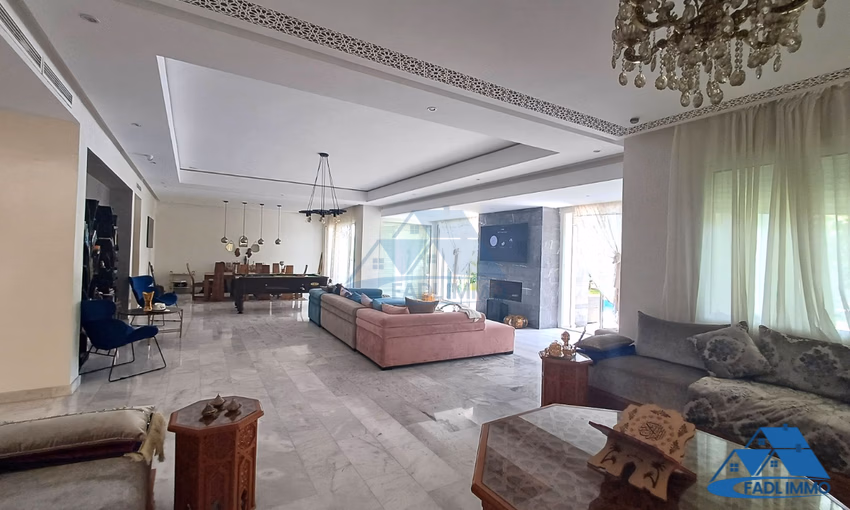 فيلا للبيع مع مسبح فيلا للبيع مع مسبح