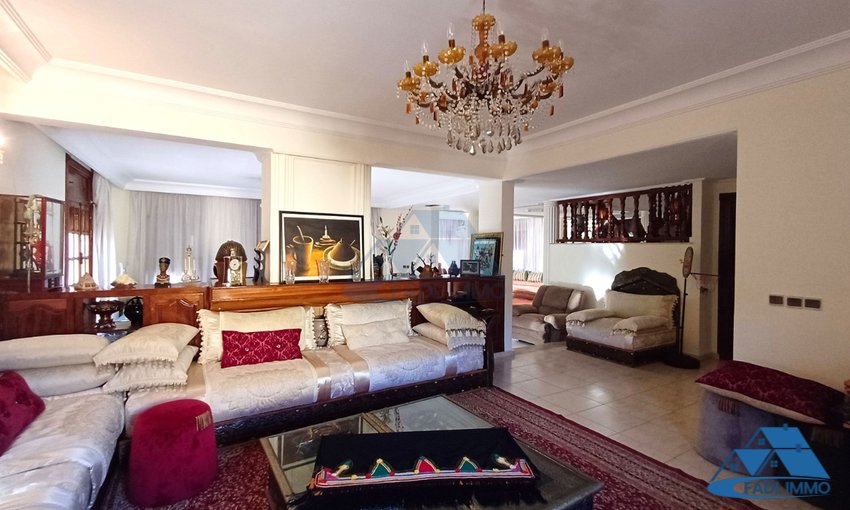 Villa for sale with terrace - view 2