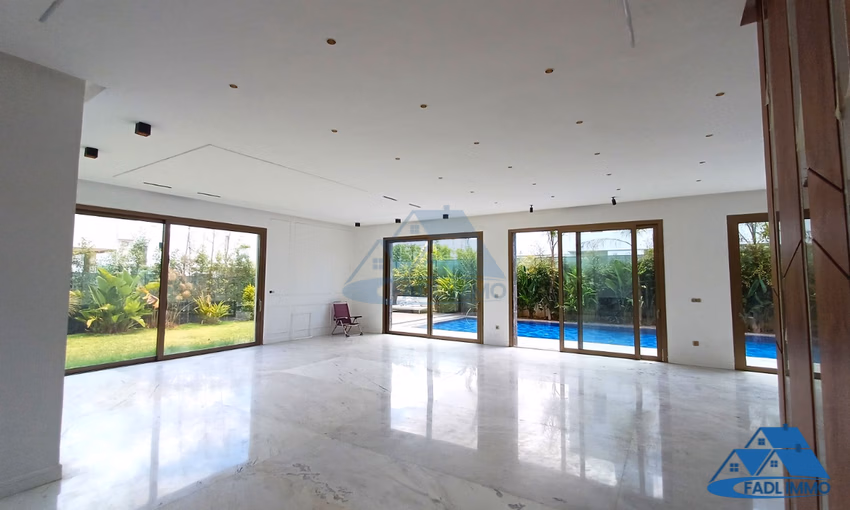 Villa for sale with swimming pool