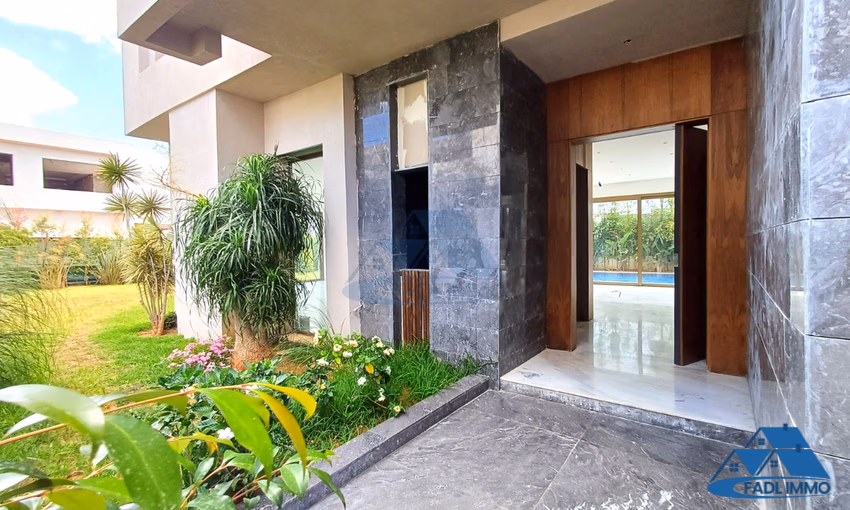 Villa for sale with swimming pool