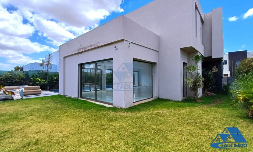 Villa for sale with swimming pool - view 2