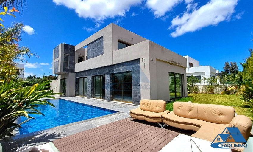 Villa for sale with swimming pool