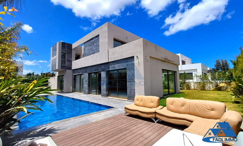 Villa for sale with swimming pool