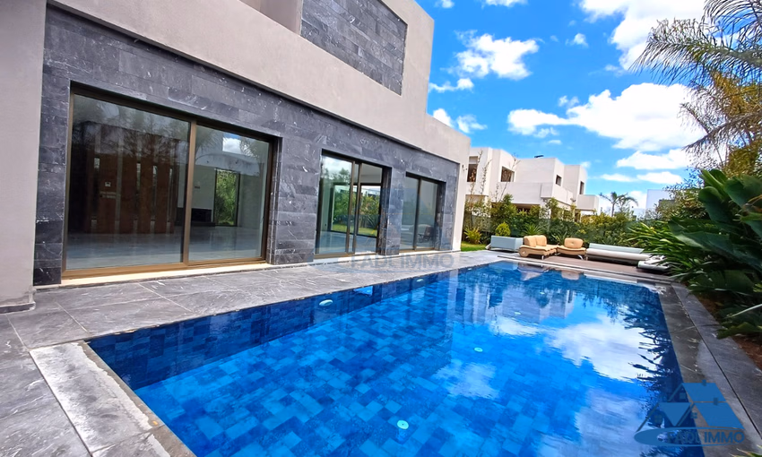 Villa for sale with swimming pool