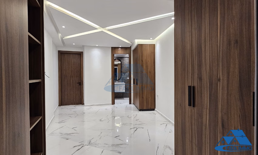 شقة للبيع مع تراس في الطابق الأول شقة للبيع مع تراس في الطابق الأول