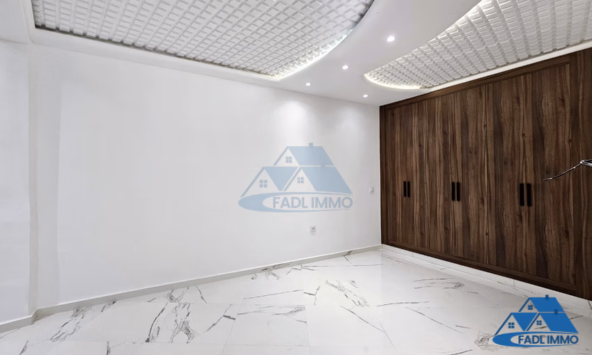 شقة للبيع مع تراس في الطابق الأول شقة للبيع مع تراس في الطابق الأول