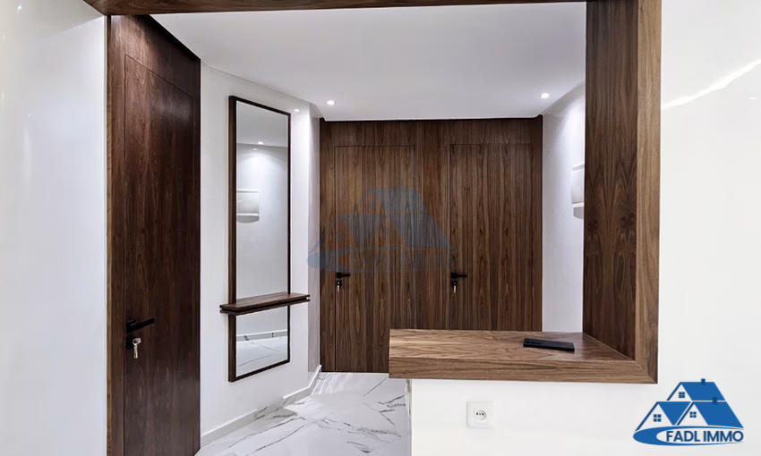 شقة للبيع مع تراس في الطابق الأول شقة للبيع مع تراس في الطابق الأول