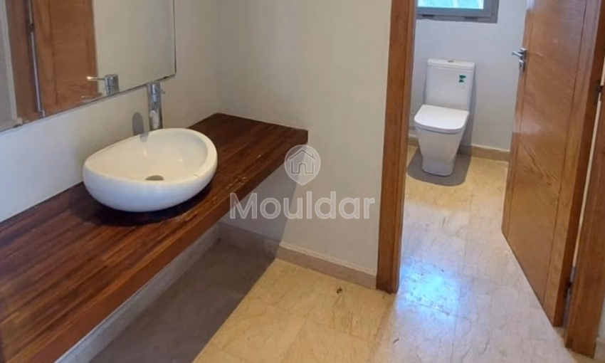 Villa à louer - 3 chambres, 2 étages, 223 m² Villa à louer - 3 chambres, 2 étages, 223 m²