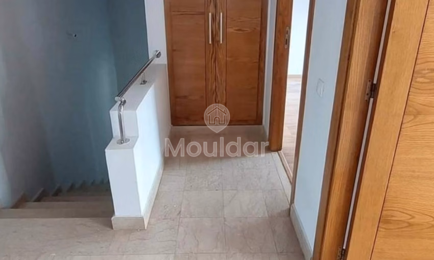 Villa à louer - 3 chambres, 2 étages, 223 m² Villa à louer - 3 chambres, 2 étages, 223 m²