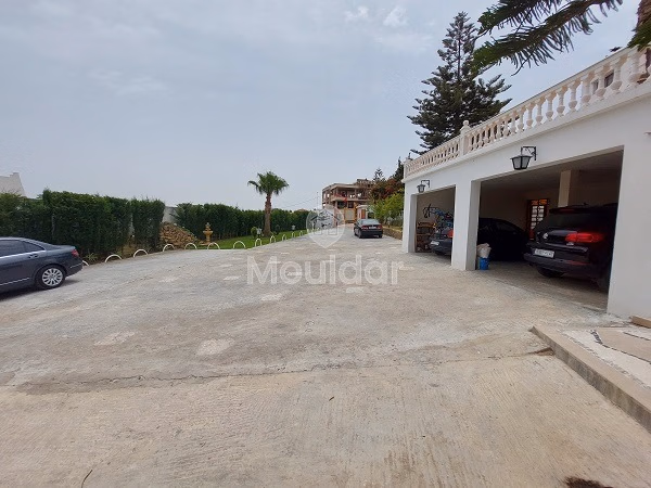 فيلا للإيجار مع تراس