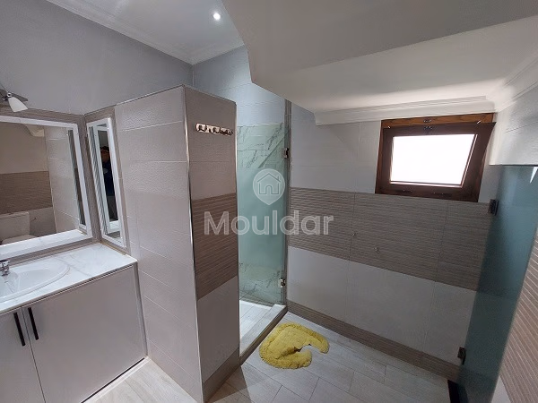 فيلا للإيجار مع تراس