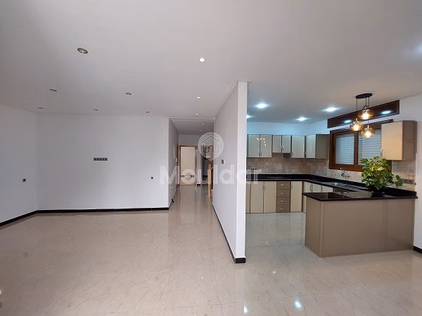 فيلا للإيجار مع تراس