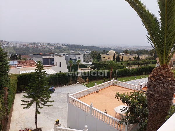 فيلا للإيجار مع تراس