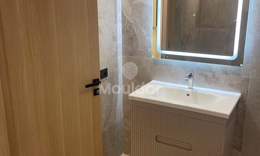 شقة جميلة غير مفروشة في الدار البيضاء شقة جميلة غير مفروشة في الدار البيضاء