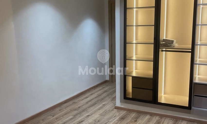 شقة جميلة غير مفروشة في الدار البيضاء شقة جميلة غير مفروشة في الدار البيضاء