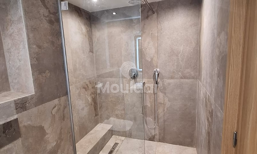 شقة جميلة غير مفروشة في الدار البيضاء شقة جميلة غير مفروشة في الدار البيضاء