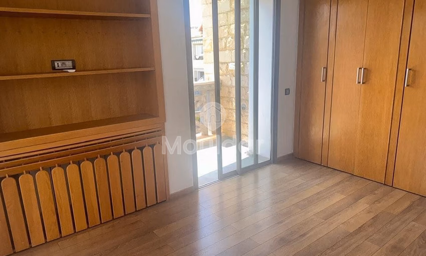 Villa spacieuse à louer à Dar Bouazza 