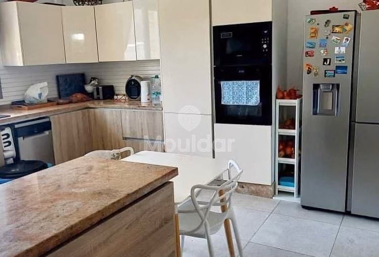 Villa spacieuse à louer à Dar Bouazza 