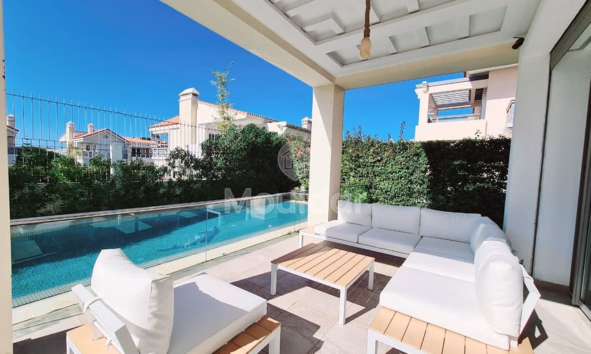 Villa spacieuse à louer à Dar Bouazza 