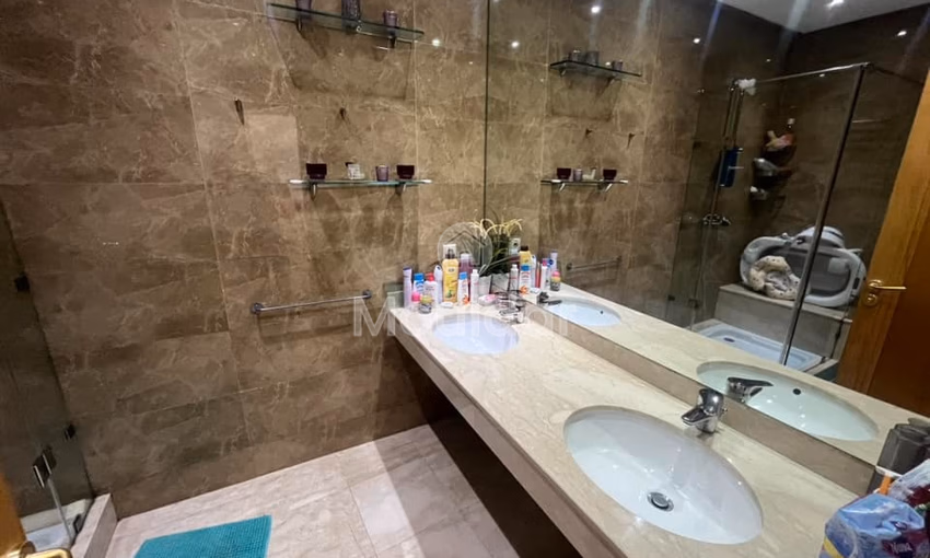 شقة للإيجار - 3 غرف نوم، 160م²، المعاريف، الدار البيضاء