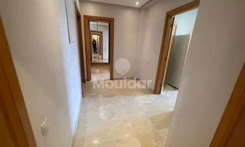 شقة للإيجار - 3 غرف نوم، 160م²، المعاريف، الدار البيضاء