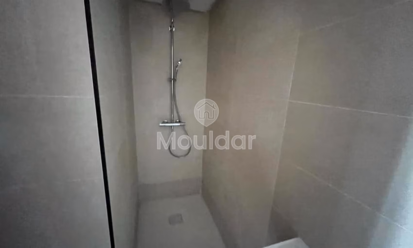 استوديو للإيجار في غوثييه، الدار البيضاء - 50م²، الطابق الخامس.