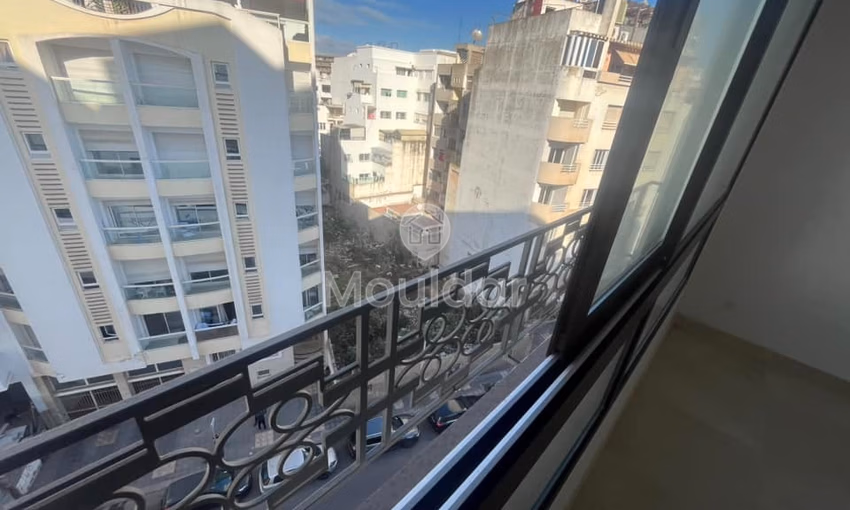 استوديو للإيجار في غوثييه، الدار البيضاء - 50م²، الطابق الخامس.