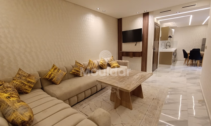 شقة جديدة للبيع مع شرفة في الطابق الثاني