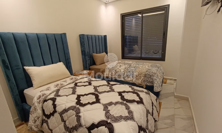 شقة جديدة للبيع مع شرفة في الطابق الثاني