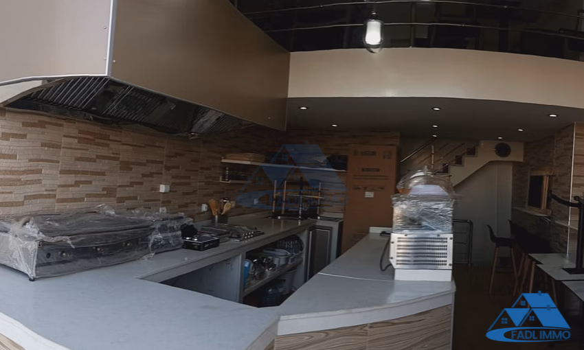 محل تجاري للشراء مع تراس محل تجاري للشراء مع تراس