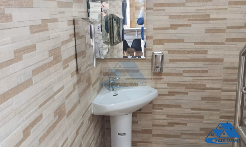 محل تجاري للشراء مع تراس محل تجاري للشراء مع تراس