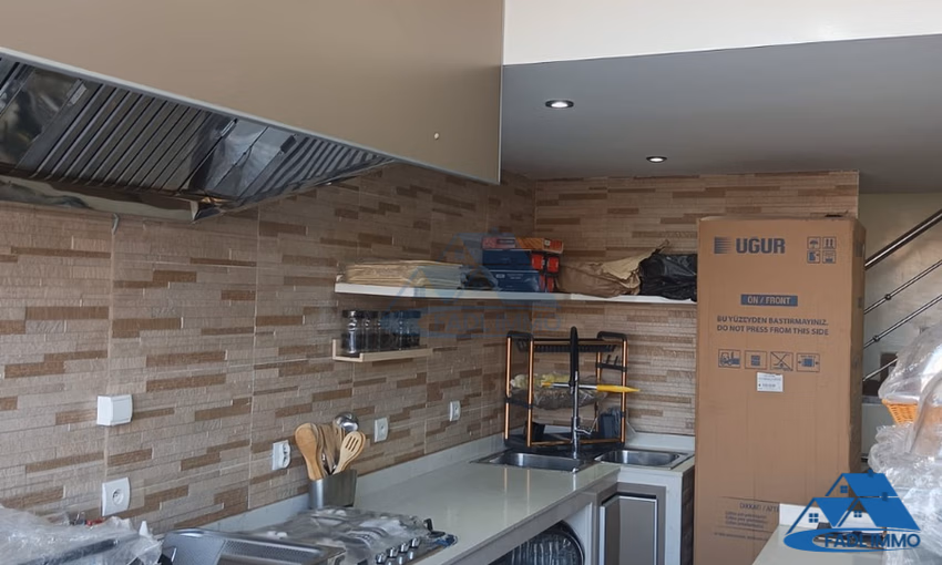 محل تجاري للشراء مع تراس محل تجاري للشراء مع تراس