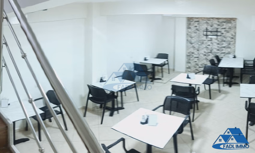 محل تجاري للشراء مع تراس محل تجاري للشراء مع تراس