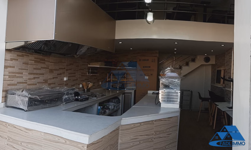 محل تجاري للشراء مع تراس محل تجاري للشراء مع تراس