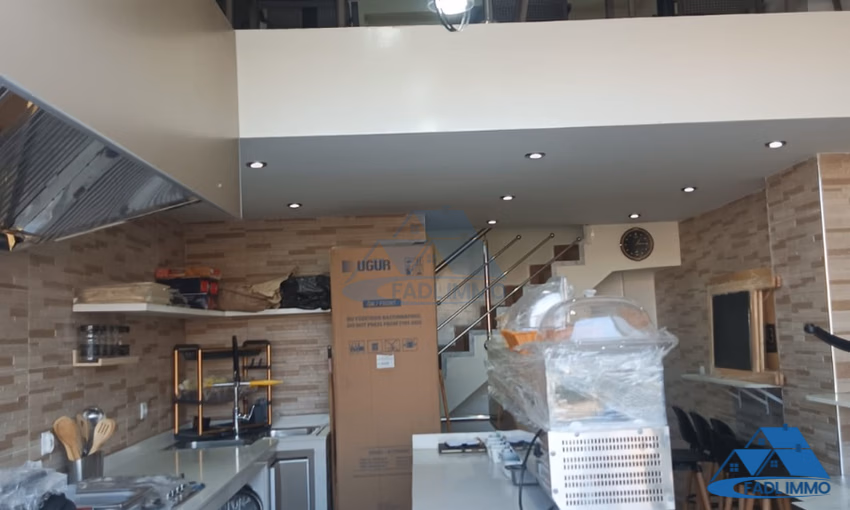 محل تجاري للشراء مع تراس محل تجاري للشراء مع تراس