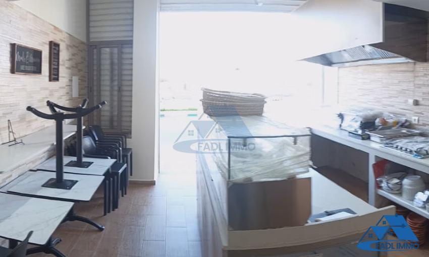 محل تجاري للشراء مع تراس محل تجاري للشراء مع تراس