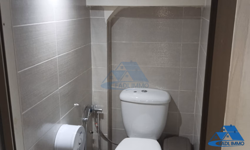 محل تجاري للشراء مع تراس محل تجاري للشراء مع تراس