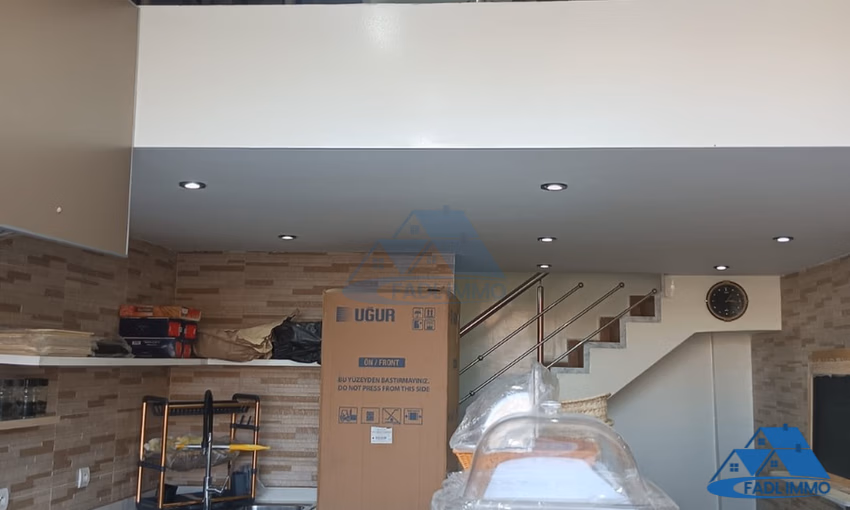 محل تجاري للشراء مع تراس محل تجاري للشراء مع تراس