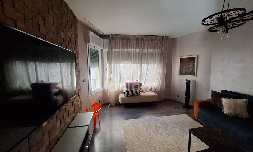 شقة للشراء مع تراس في الطابق الخامس